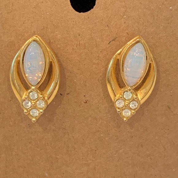 💐5/25 Avon opal crystal gold tone classic